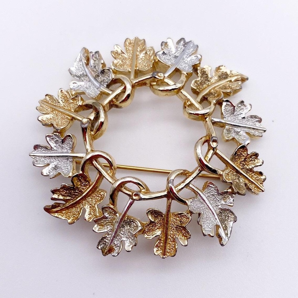 Sarah Coventry Maple Leaf Wreath Brooch Pin Signed Nature Fall Estate Jewelry